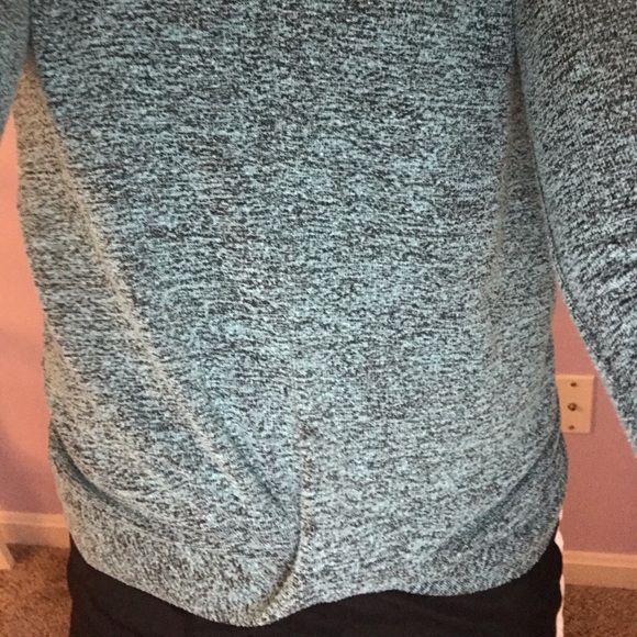 Comfortable and cute blue athletic shirt - Picture 3 of 3